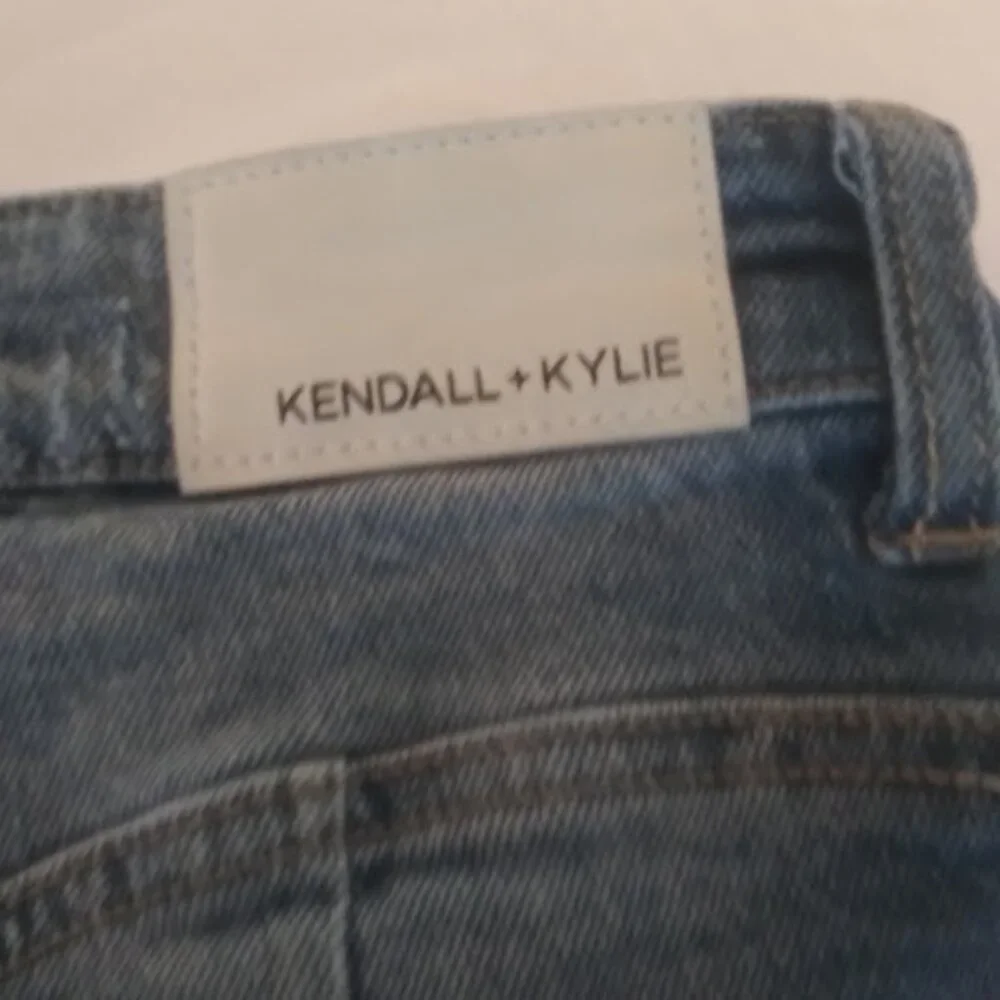 Kendall & Kyle women's junior's size 5/27 distressed high rise shorts